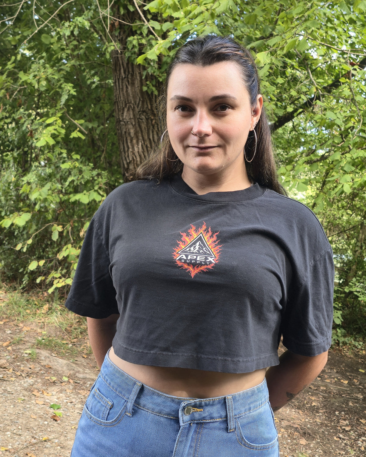 APEX SUPPLY Flammen-Emblem Crop Top – Black