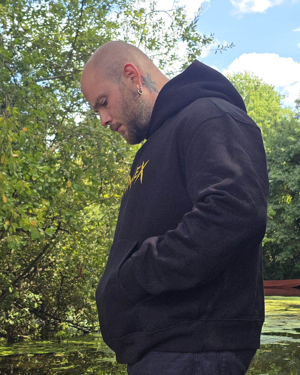 APEX SUPPLY B-Komplex Oversized Hoodie getragen