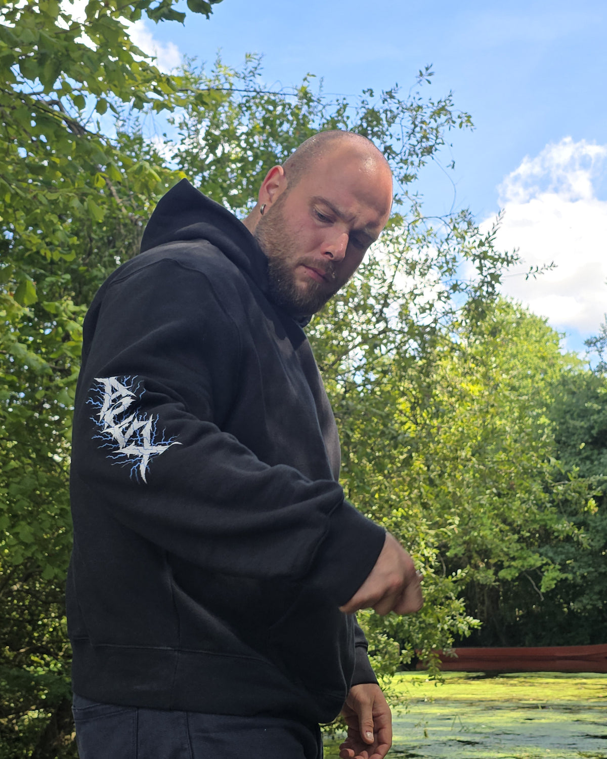 APEX SUPPLY Pump Cover Hoodie getragen, Rückenprint