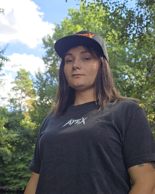APEX SUPPLY Thrash Cap getragen